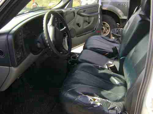 2001 Chevrolet Suburban 1500 4x4 SUV. NO Reserve, image 8