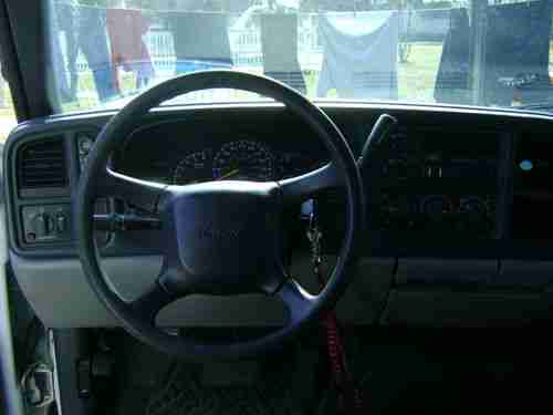 2001 Chevrolet Suburban 1500 4x4 SUV. NO Reserve, image 9