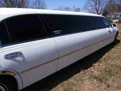 Exceptional 2001 Lincoln Town Car Classic Stretch “Wave” Limo, image 4