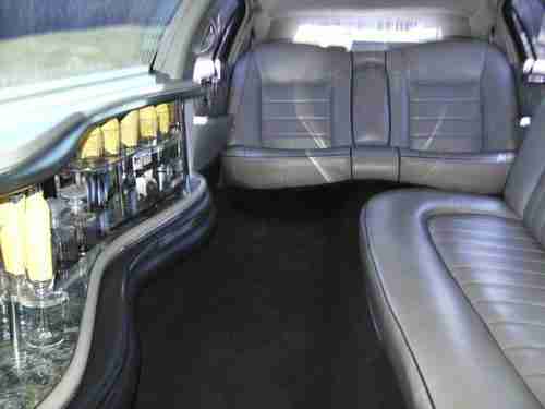 Exceptional 2001 Lincoln Town Car Classic Stretch “Wave” Limo, image 5