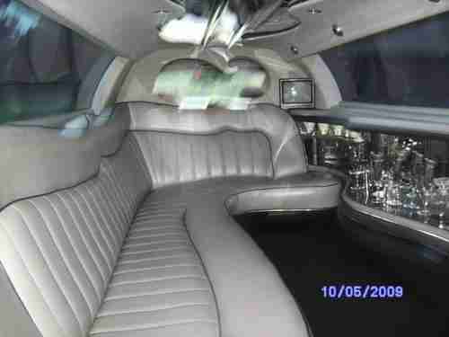 Exceptional 2001 Lincoln Town Car Classic Stretch “Wave” Limo, image 8