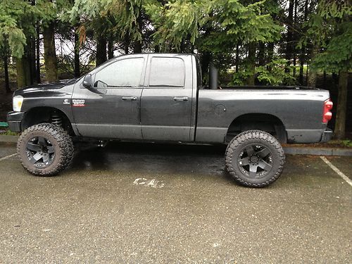 2008 dodge ram 2500 lifted diesel!!