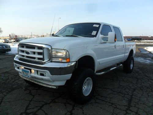 Lariat crew cab short box, lifted 4" inchs, 6.8 v10, low miles, warranty, nice !