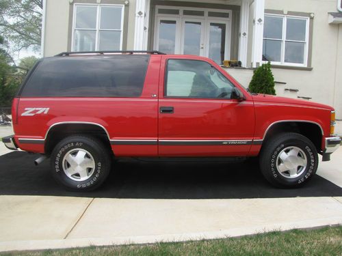 1999 tahoe 2 dr z71 extremely nice!