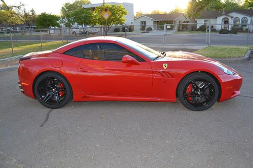 Daytona seats, scuderia shields, carbon fiber drivers zone leds, cruise, ipod