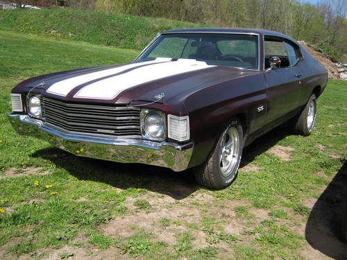 1972 chevy chevelle  2 door . 4 wheel disc brakes. v-8 ac car 350 ci. auto