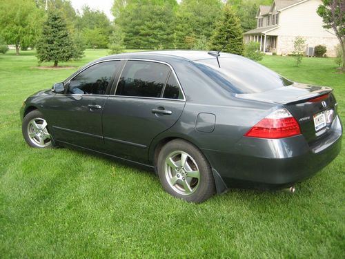 2006 honda accord hybrid, very good condition, 30-35 mpg, sunroof, leather