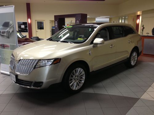 Brand new left-over 2011 lincoln mkt awd! new! gold/tan. 6 passenger. deal!