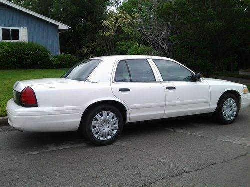 2007 crown victoria-interceptor !! bullet-proof ...like new..133k miles