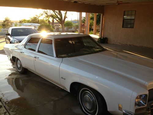 1972 oldsmbile delta 88 4-door sedan with 455-cubic-inch rocket v8