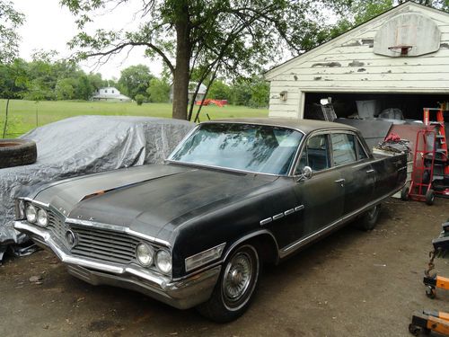 1964 buick electra 225 4 dr. post sedan complete car needs restoration