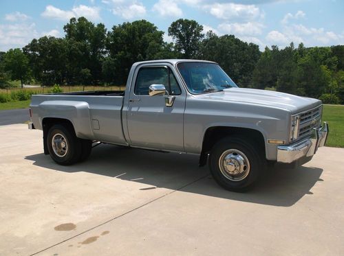 1985  chevy 3500  5.7  auto air