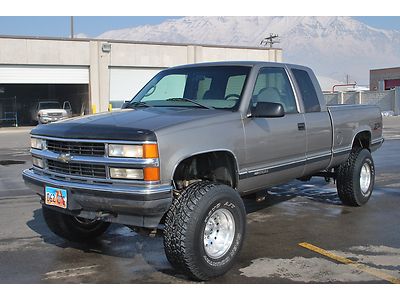 4x4 extended cab z71 ** lifted ** short bed, 6 passenger, silverado low miles