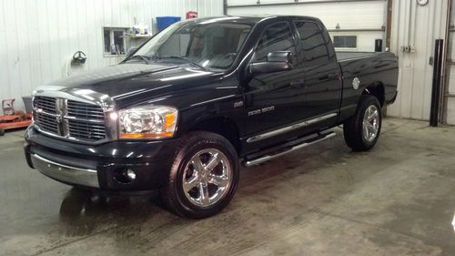 2006 dodge ram 1500 laramie 4wd 4x4 quad cab - hemi - 5.7 black on black 20"