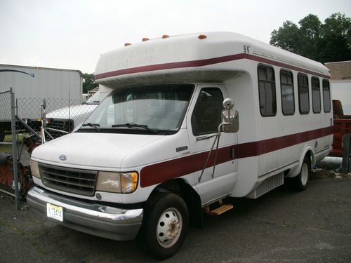 Ford e 350 shuttle bus -many uses  great for bus parts