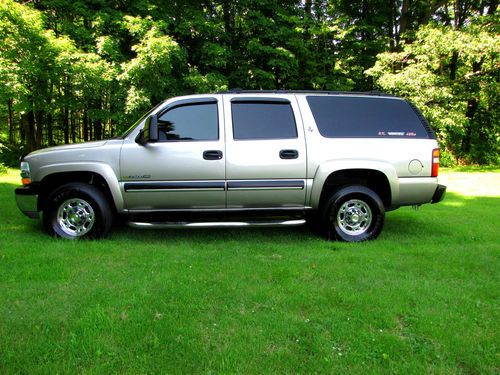 2001 chevrolet suburban 2500 hd 4x4 8.1 l big block outstanding condition