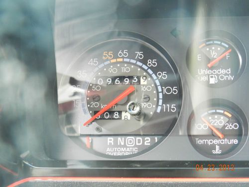 WHITE EXTERIOR, BURGUNDY INTERIOR, V8, MINT CONDITION, ALL ORIGINAL, GARAGE KEPT, US $18,000.00, image 5