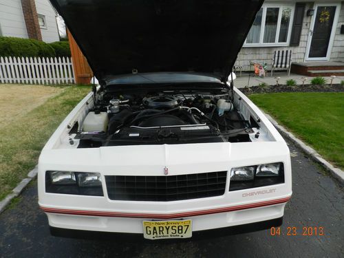 WHITE EXTERIOR, BURGUNDY INTERIOR, V8, MINT CONDITION, ALL ORIGINAL, GARAGE KEPT, US $18,000.00, image 6