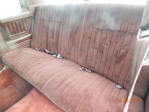 WHITE EXTERIOR, BURGUNDY INTERIOR, V8, MINT CONDITION, ALL ORIGINAL, GARAGE KEPT, US $18,000.00, image 9