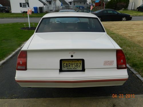 WHITE EXTERIOR, BURGUNDY INTERIOR, V8, MINT CONDITION, ALL ORIGINAL, GARAGE KEPT, US $18,000.00, image 15