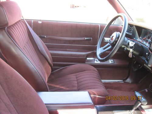 WHITE EXTERIOR, BURGUNDY INTERIOR, V8, MINT CONDITION, ALL ORIGINAL, GARAGE KEPT, US $18,000.00, image 18