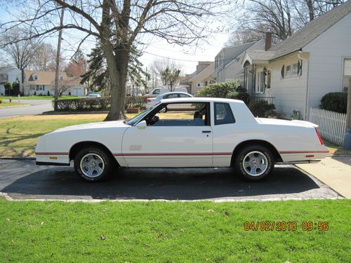 WHITE EXTERIOR, BURGUNDY INTERIOR, V8, MINT CONDITION, ALL ORIGINAL, GARAGE KEPT, US $18,000.00, image 20