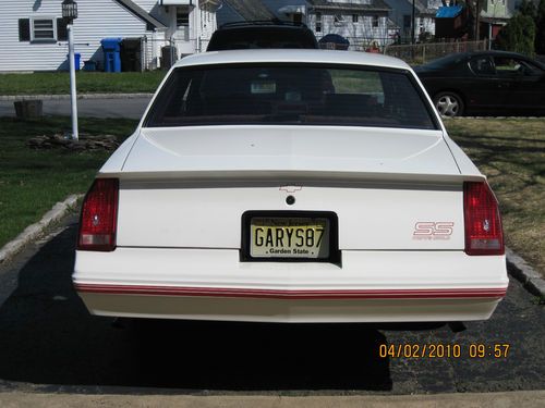 WHITE EXTERIOR, BURGUNDY INTERIOR, V8, MINT CONDITION, ALL ORIGINAL, GARAGE KEPT, US $18,000.00, image 21