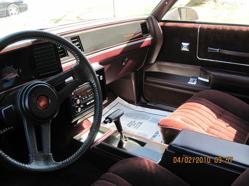WHITE EXTERIOR, BURGUNDY INTERIOR, V8, MINT CONDITION, ALL ORIGINAL, GARAGE KEPT, US $18,000.00, image 24