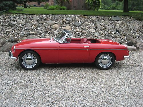 1964 MGB Roadster, very original, rotisseri type restoration, matching numbers, image 2