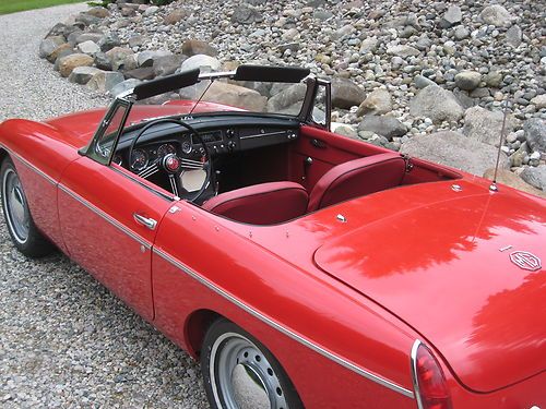 1964 MGB Roadster, very original, rotisseri type restoration, matching numbers, image 4