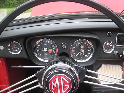 1964 MGB Roadster, very original, rotisseri type restoration, matching numbers, image 15
