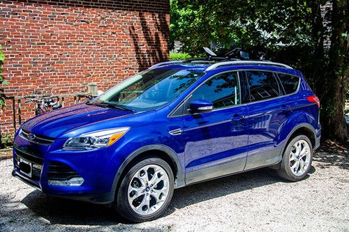 Mint condition 2013 ford escape titanium 4wd fully loaded, very low mileage