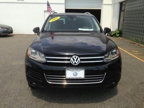 2011 volkswagen touareg vr6 sport utility 4-door 3.6l with towing package