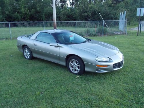 2001 chevrolet camaro base coupe 2-door 3.8l nnnniiicccceeee!!