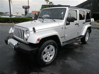 2012 jeep wrangler sahara 4wd 4 door, *one owner* manual warranty, very clean