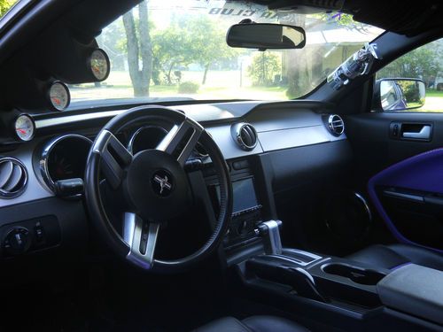 Beautiful Showroom Mustang, image 5