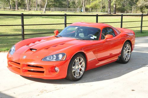 2008 dodge viper srt-10 coupe 2-door 8.4l - 7,300 miles &amp; extended warranty