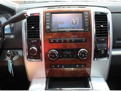 Laramie HD 4x4 Leather Nerf Bars Bed Cover MP3 SIRIUS NAV Camera MOTO Metal Rims, image 25