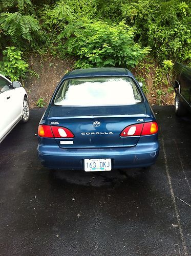 2000 toyota corolla