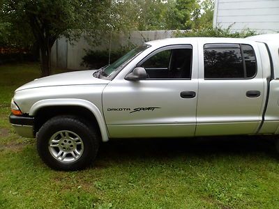 2001 dodge dakota sport 4x4 quad cab 4 door 4.7liter 8cylinder w/airconditioning