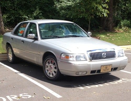 2007 mercury grand marquis 4 door sedan silver leather seats 19,000 miles