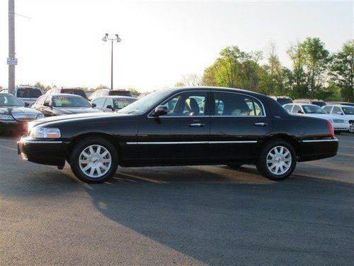 2011 lincoln town car signature black black florida 1 owner 29k miles priced low