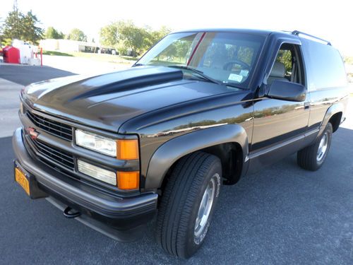 1999 chevrolet tahoe base sport utility 2-door 5.7l barn doors,nice