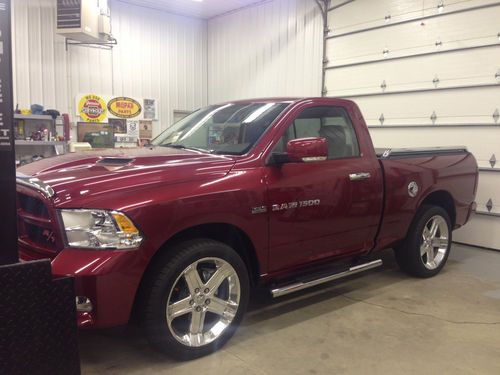 2012 ram 1500 r/t, rare truck, not one nicer than this!