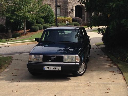 1992 volvo 240 sedan low miles vg-exc condition