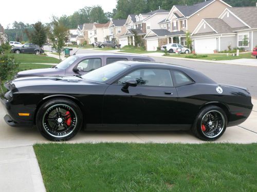 2008 dodge challenger srt8 coupe 2-door 6.1l