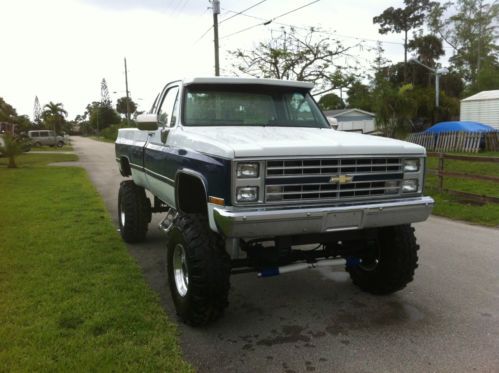 1981 chevy/gm 4x4 pickup truck