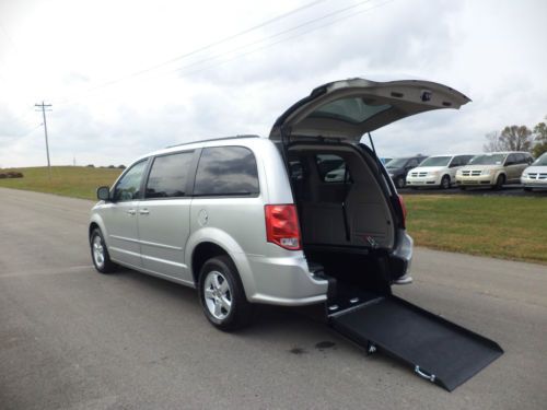 2011 dodge grand caravan wheelchair/handicap ramp van rear entry conversion