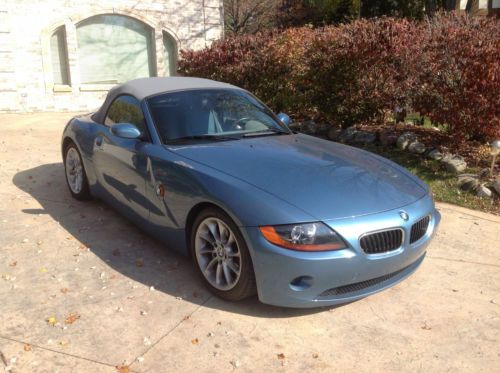 2003 bmw z4 2.5i convertible 2-door 2.5l light blue, gray top