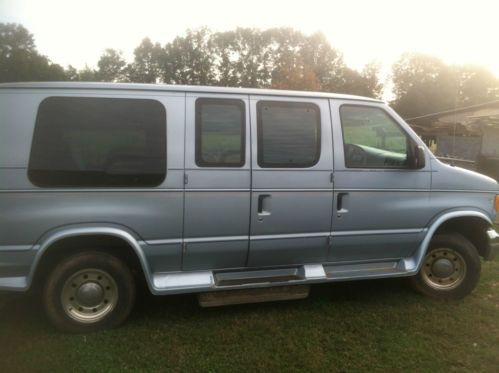 2000 ford e250 handicap van with uvl lift